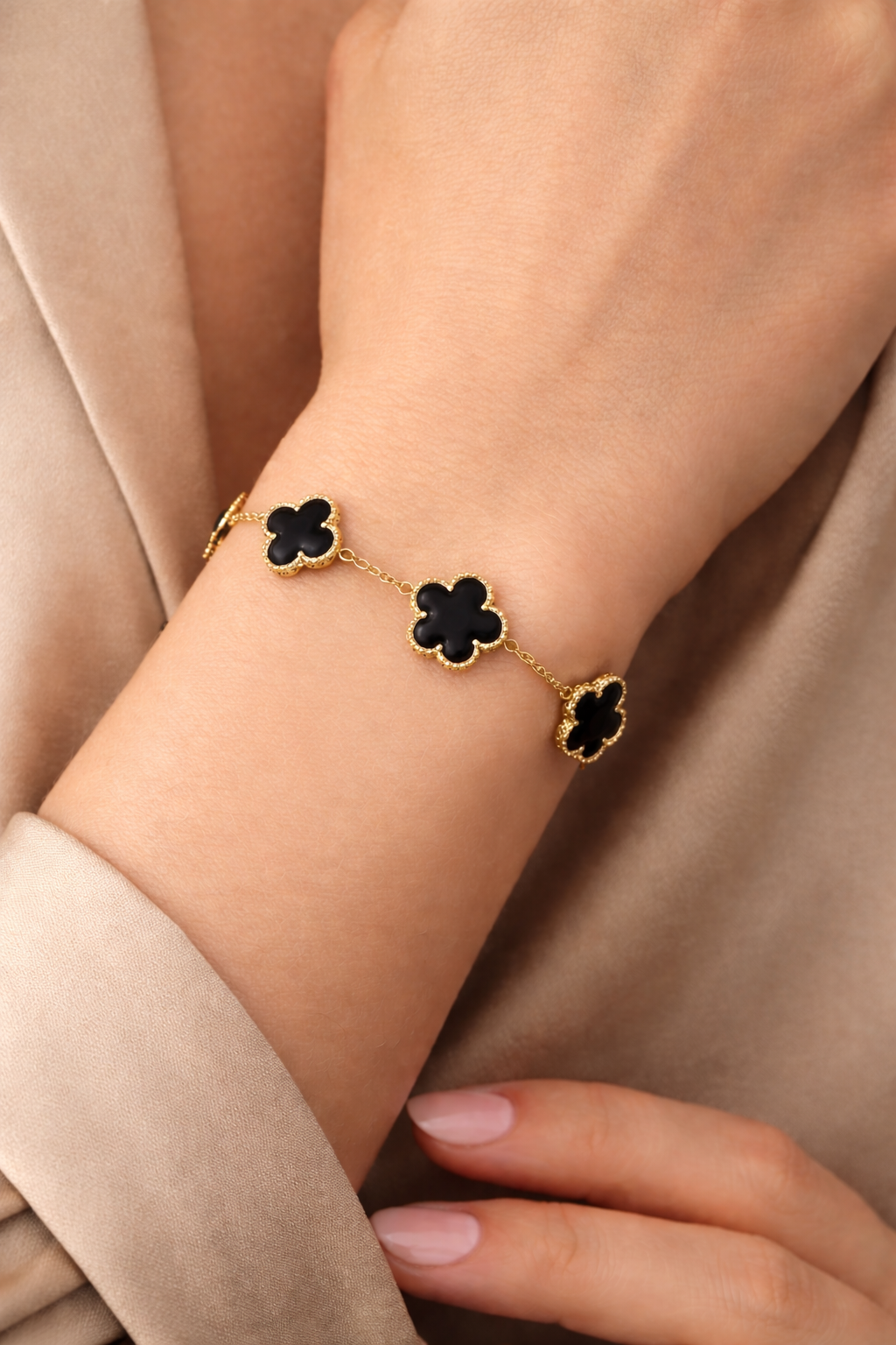 Gold Black Clover Bracelet for Women Elegant Chain Bracelet Jewellery Gift for Her